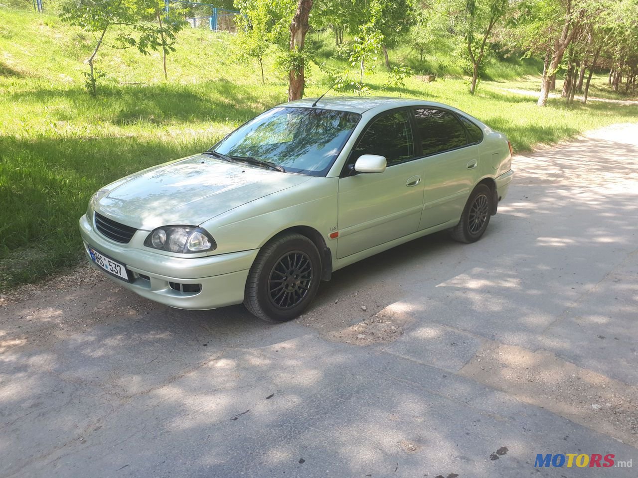 1999' Toyota Avensis photo #2