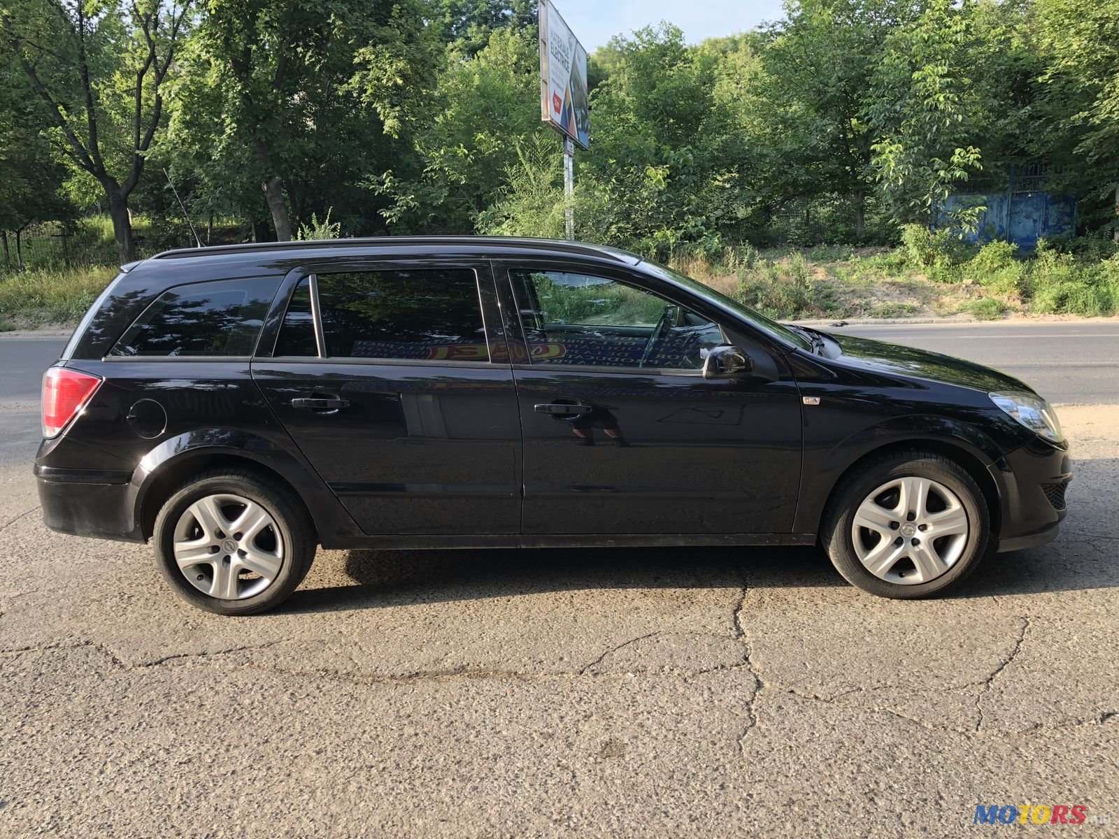 2009' Opel Astra H Универсал photo #2