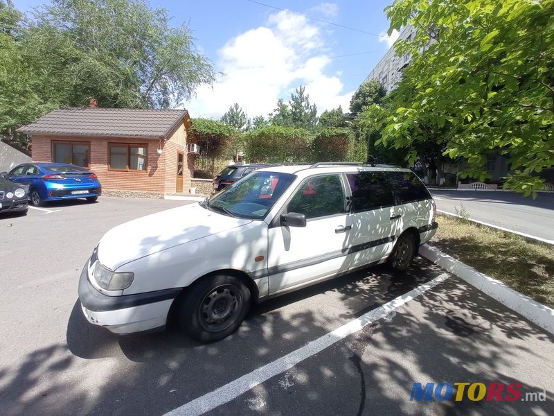 1995' Volkswagen Passat photo #1