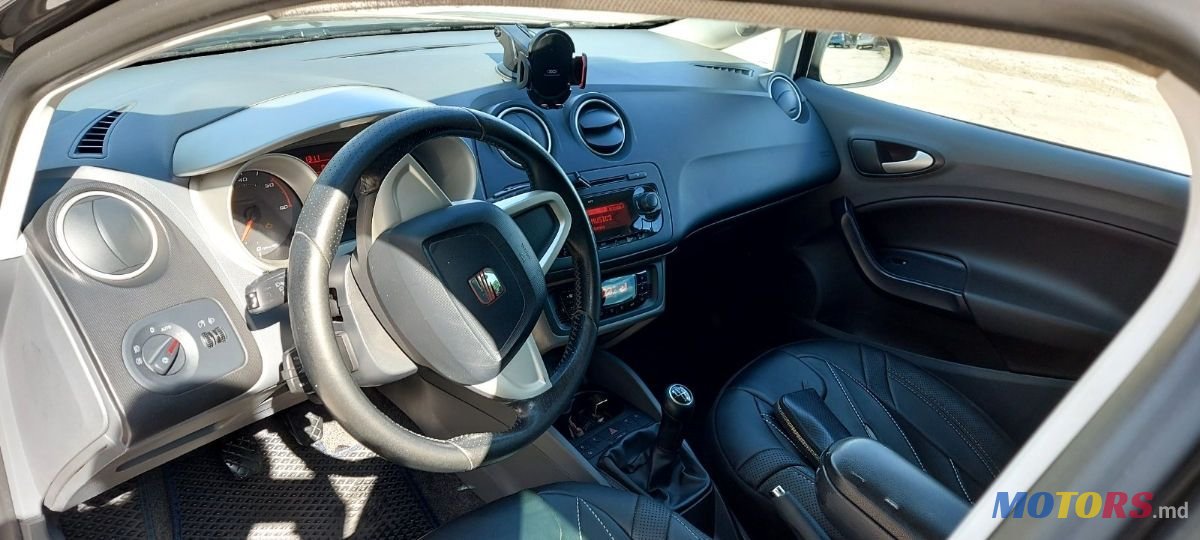 2011' SEAT Ibiza photo #1