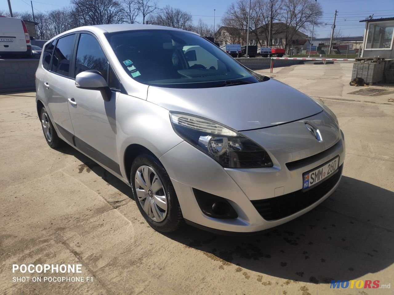 2010' Renault Grand Scenic photo #1