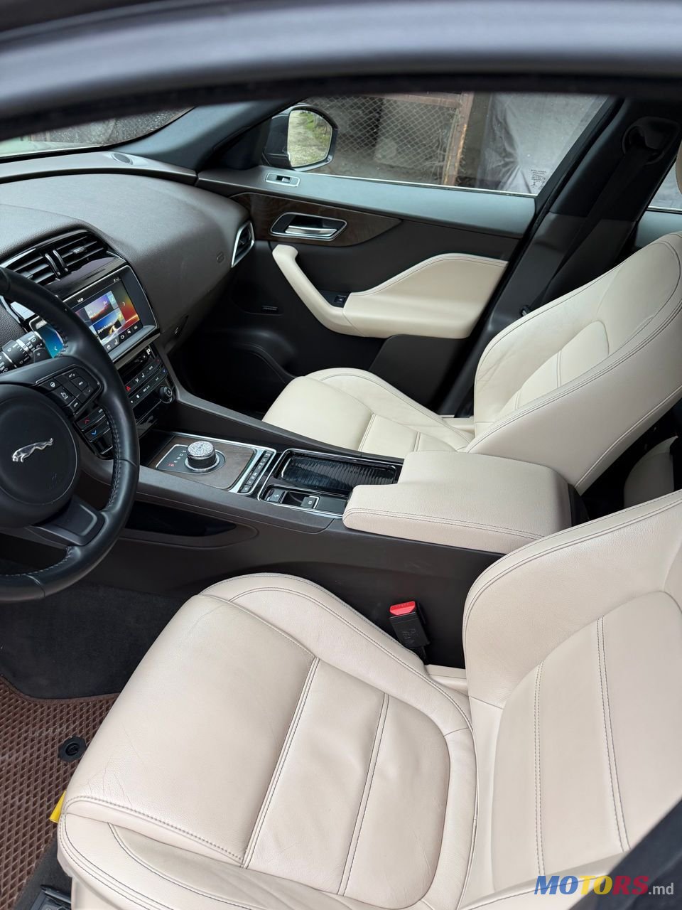 2017' Jaguar F-Pace photo #3