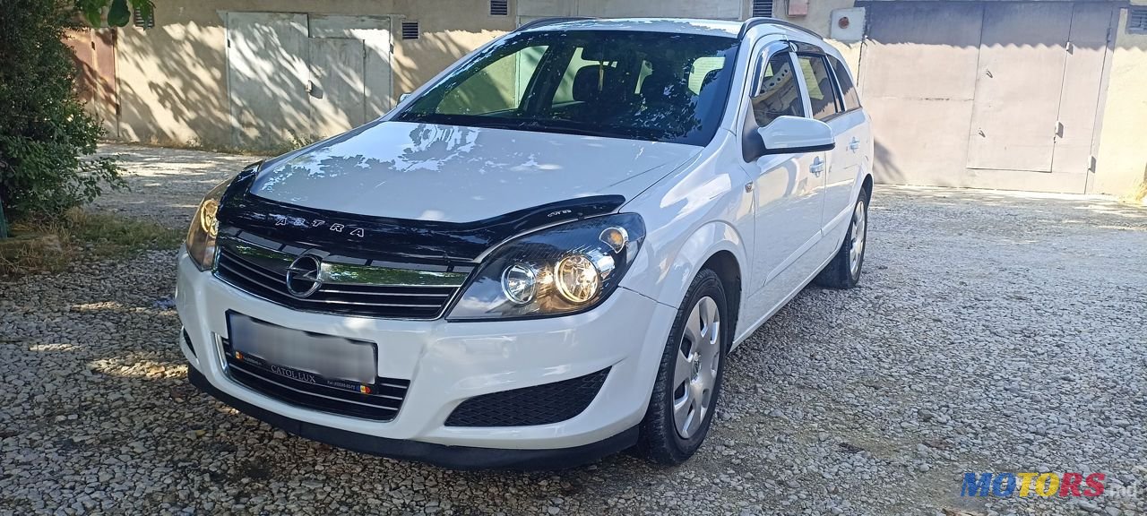 2008' Opel Astra photo #1