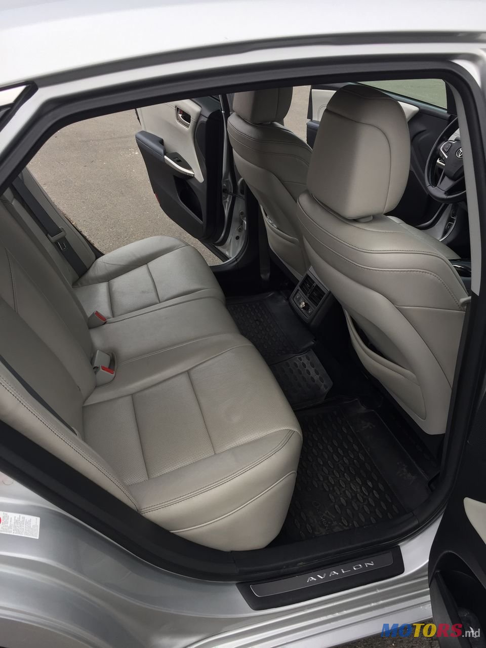 2013' Toyota Avalon photo #5