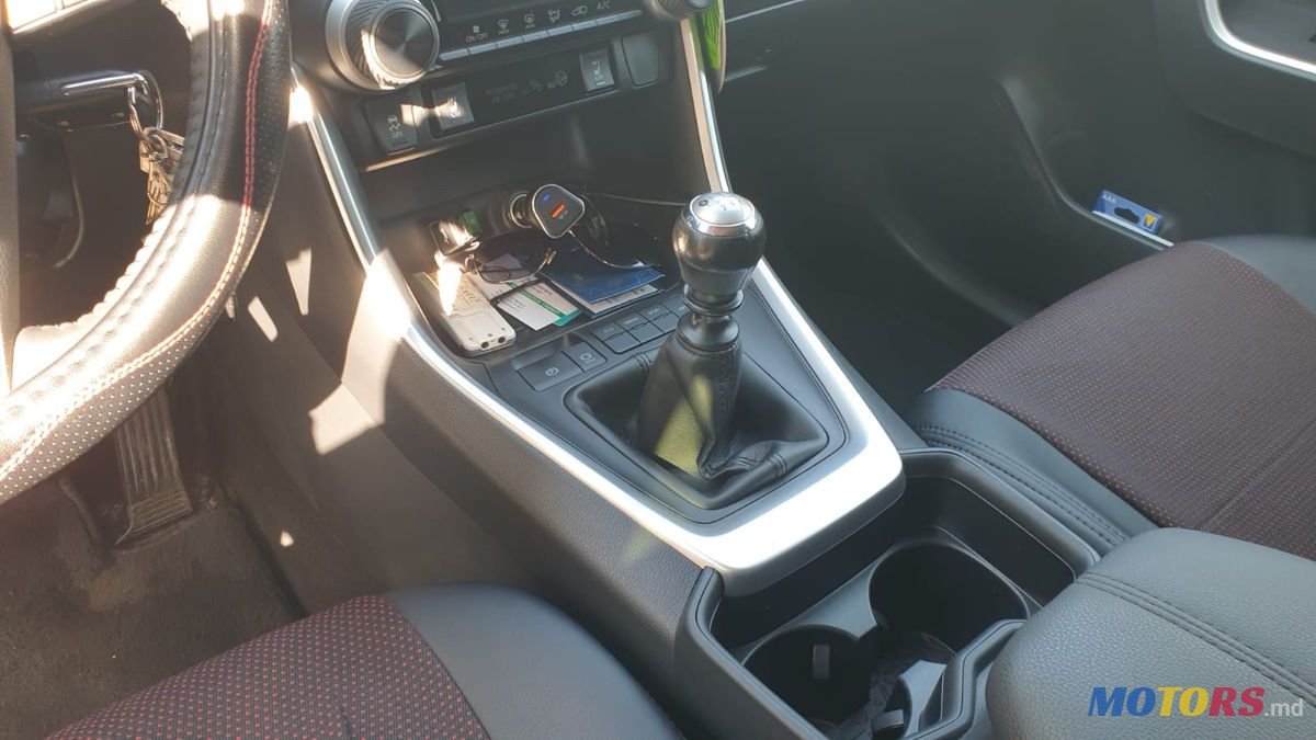 2021' Toyota RAV4 photo #6