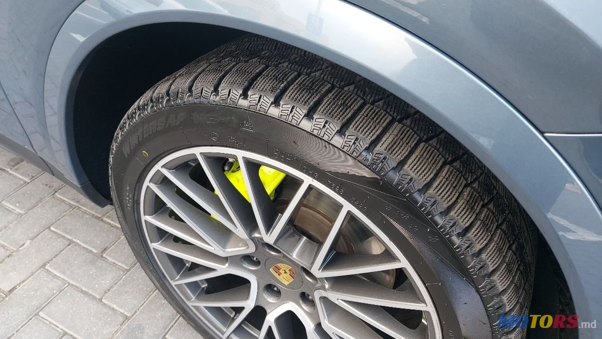 2019' Porsche Cayenne photo #6