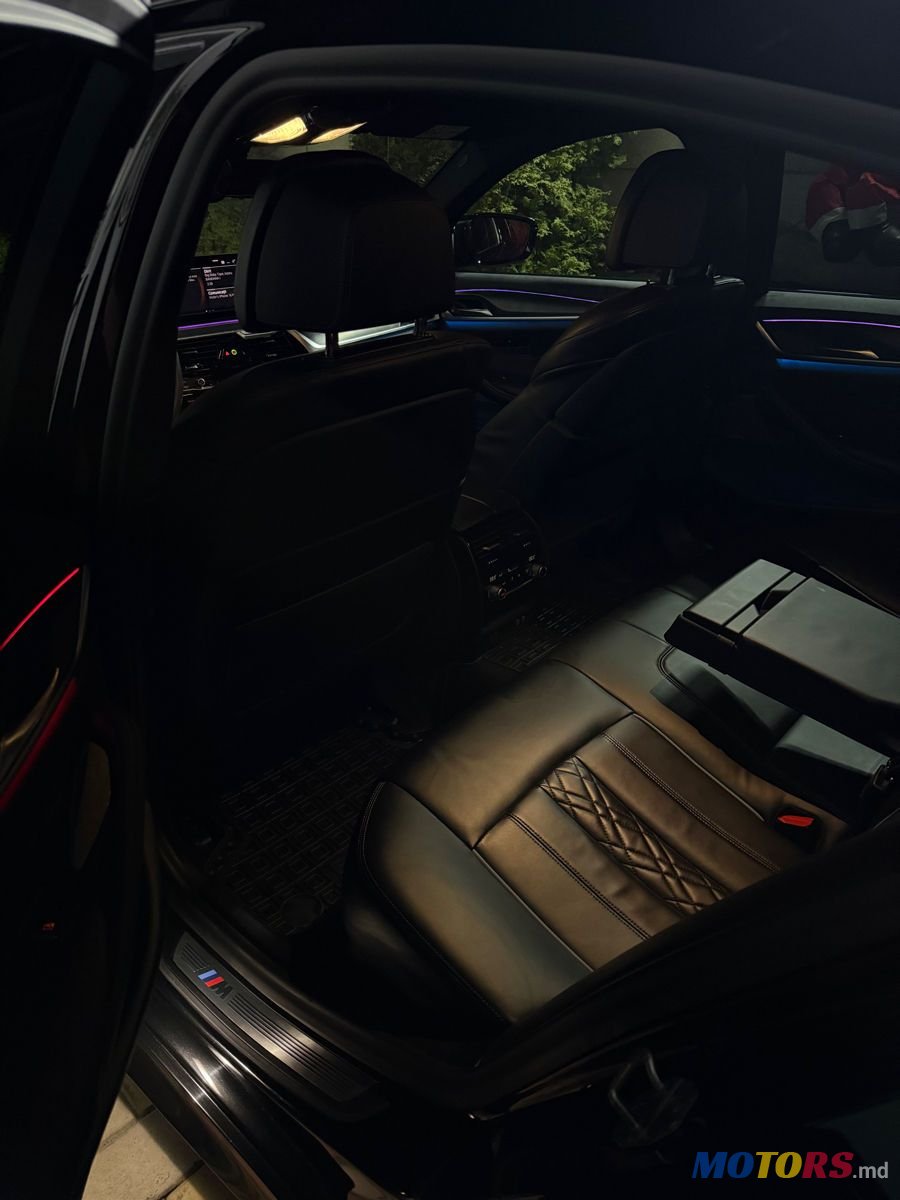 2021' BMW 5 Series photo #5