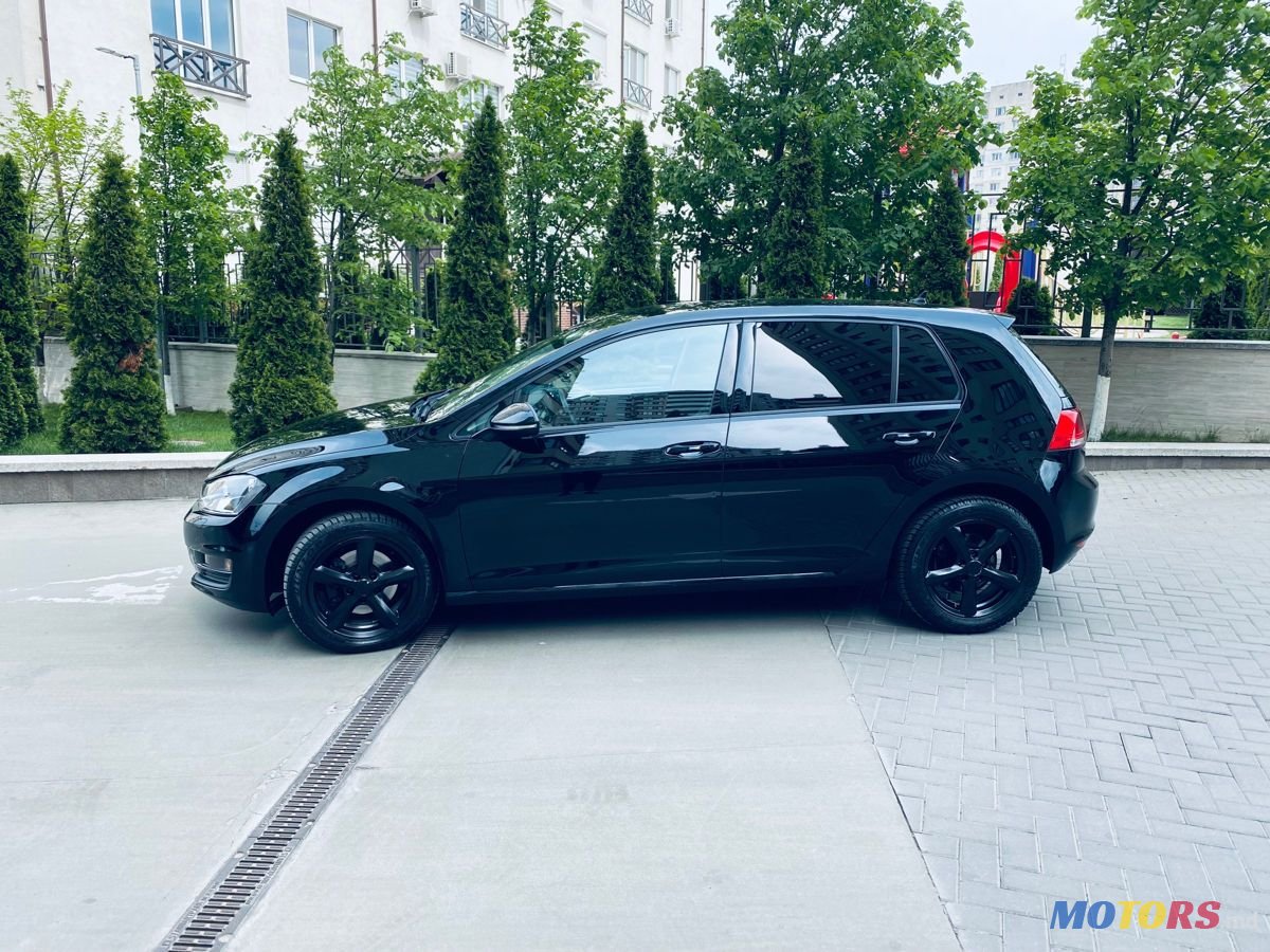 2017' Volkswagen Golf photo #4