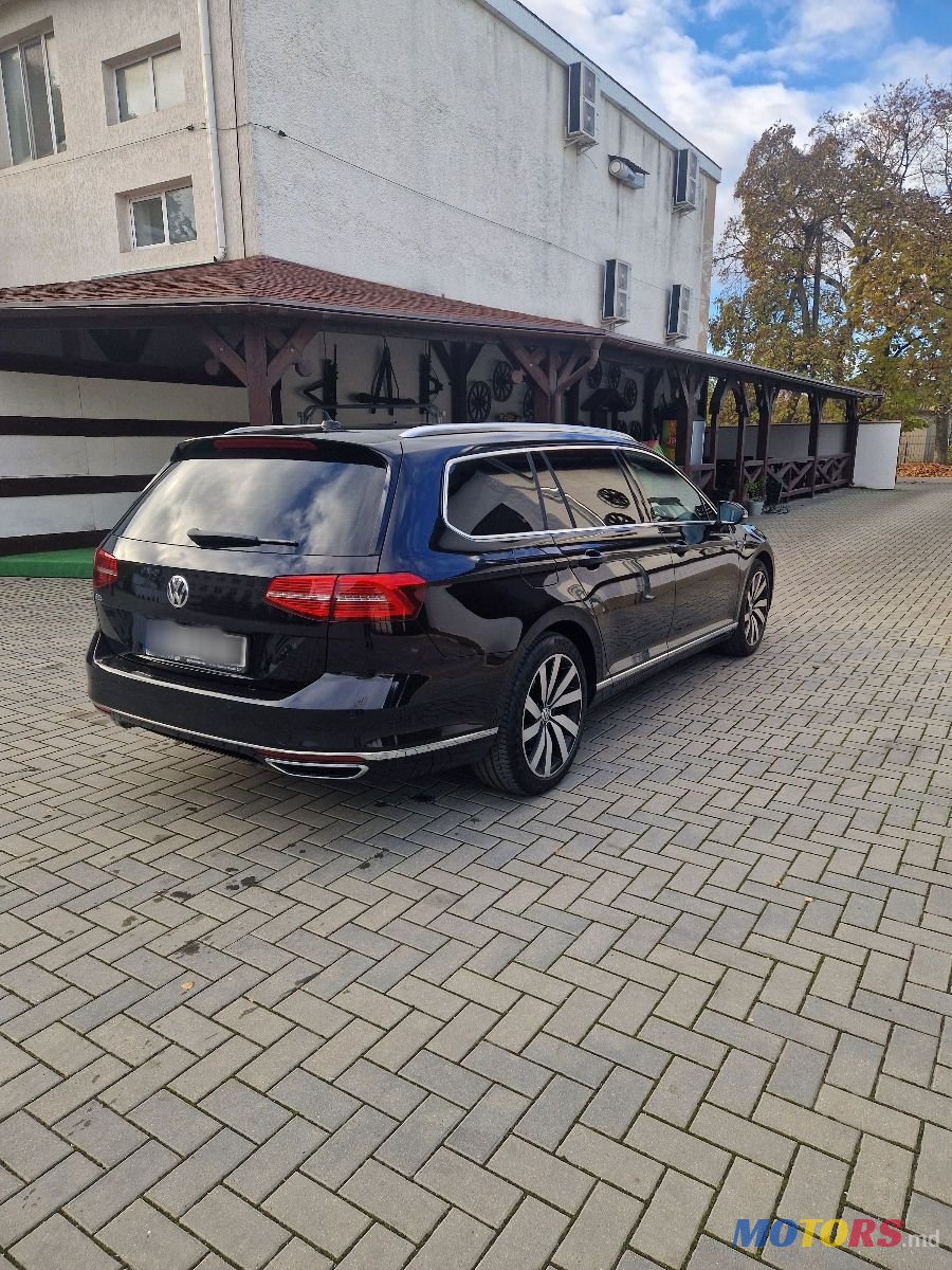 2015' Volkswagen Passat photo #6