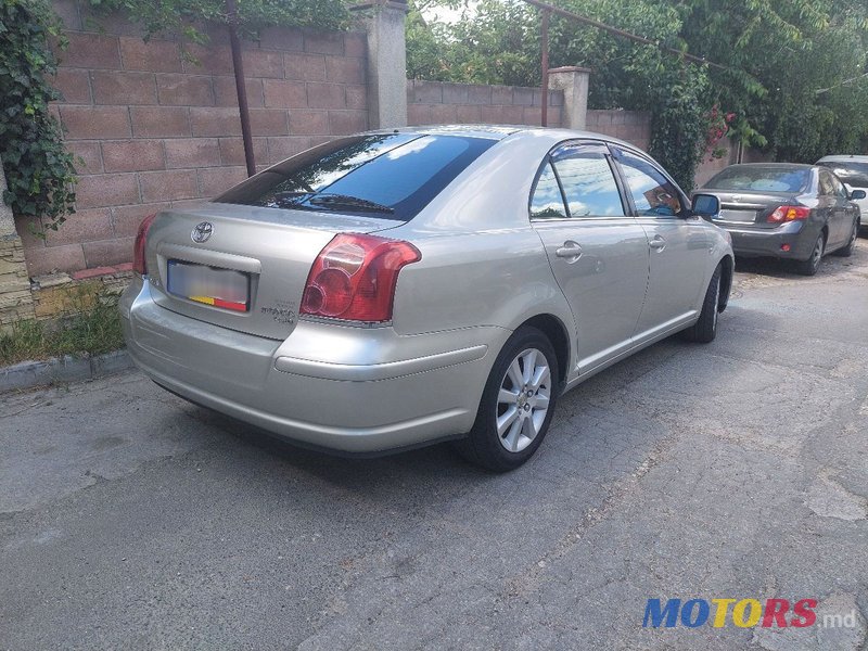 2005' Toyota Avensis photo #2