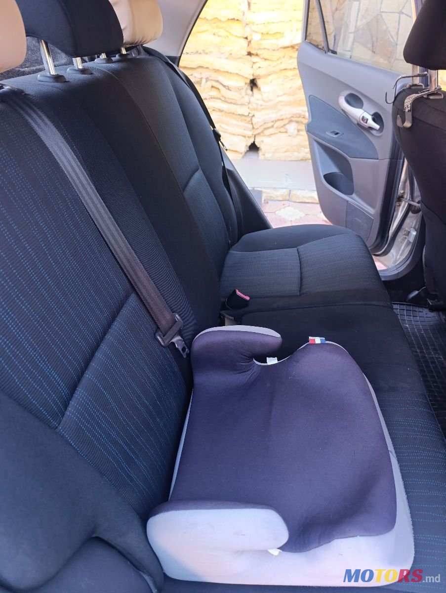 2008' Toyota Auris photo #5