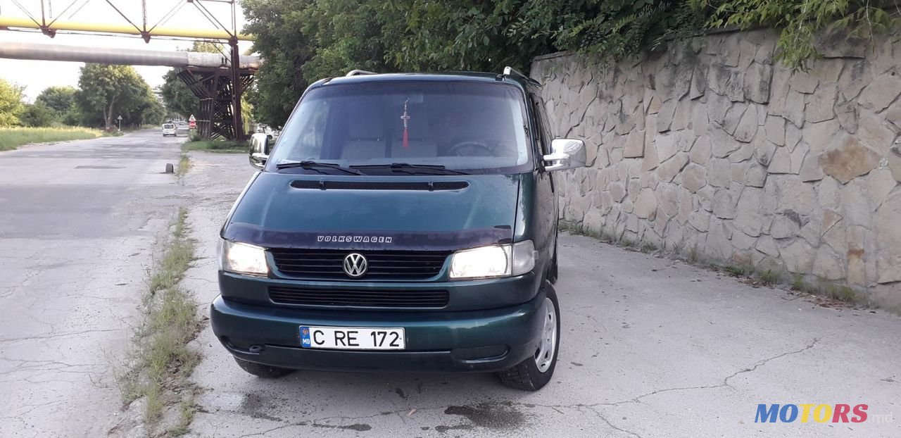 2003' Volkswagen Caravelle photo #2