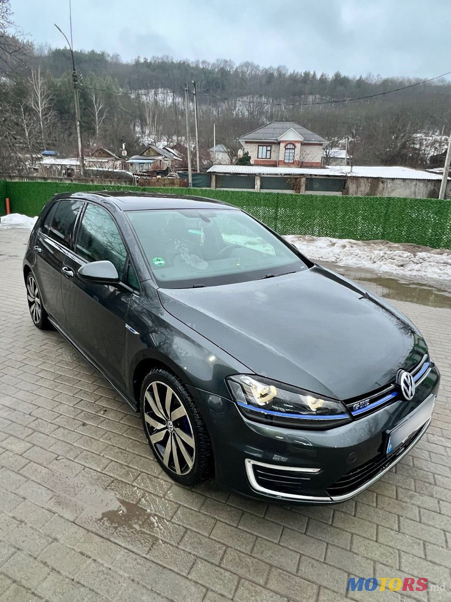 2015' Volkswagen Golf photo #2