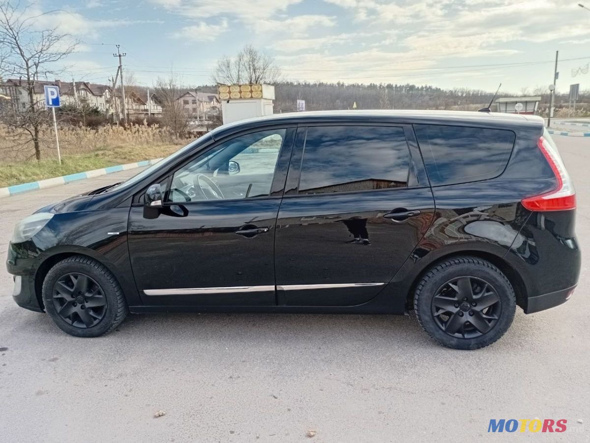2012' Renault Grand Scenic photo #5