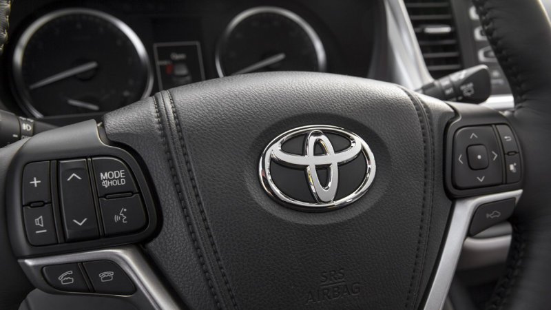 Toyota partners with Uber for ridesharing, leasing