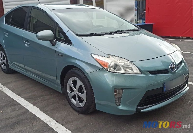 2013' Toyota Prius photo #2