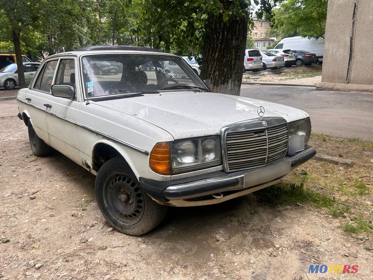1982' Mercedes-Benz W123 photo #1