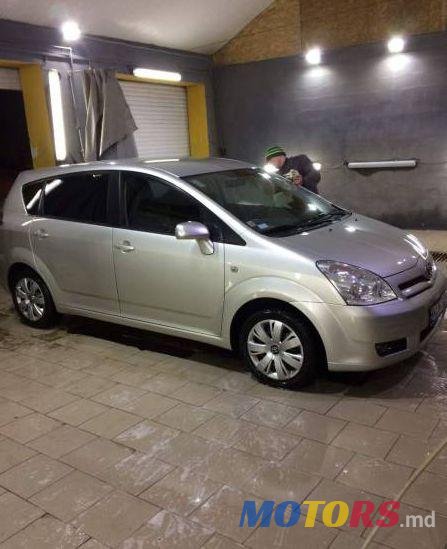 2005' Toyota Corolla Verso photo #1