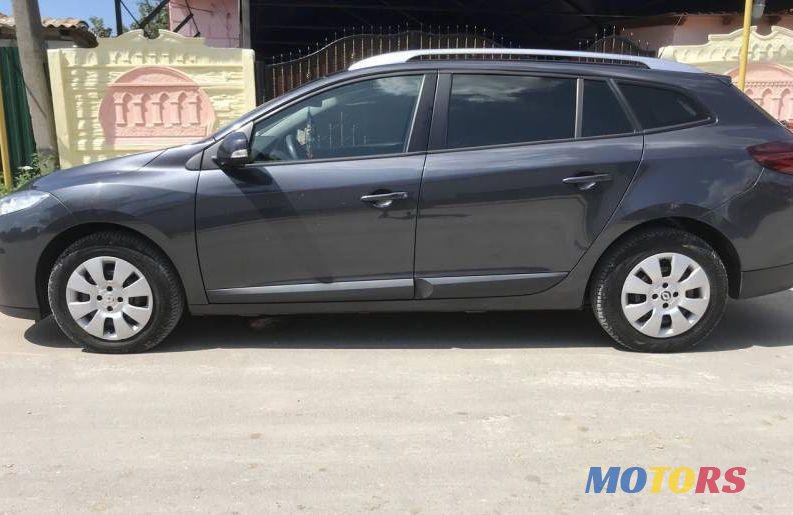 2011' Renault Megane photo #1