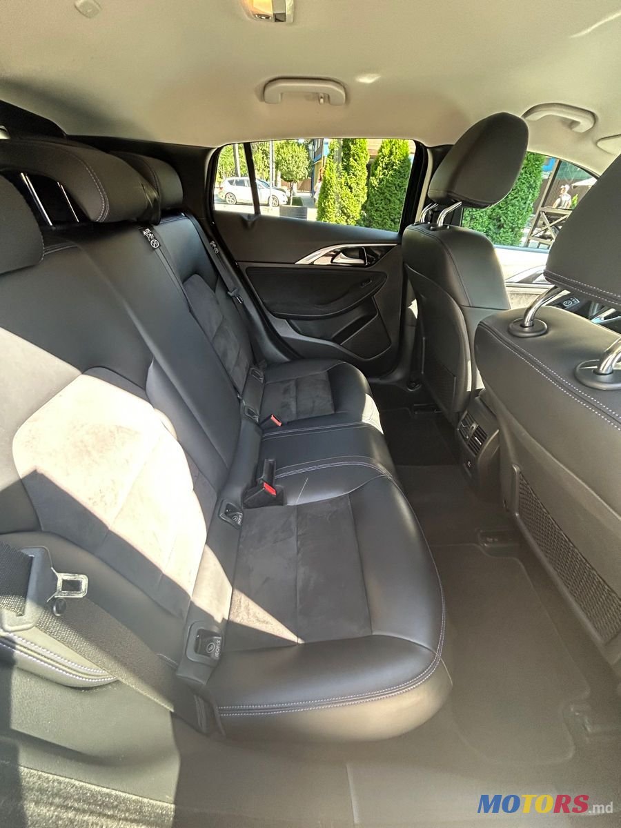 2016' Infiniti Q30 photo #5