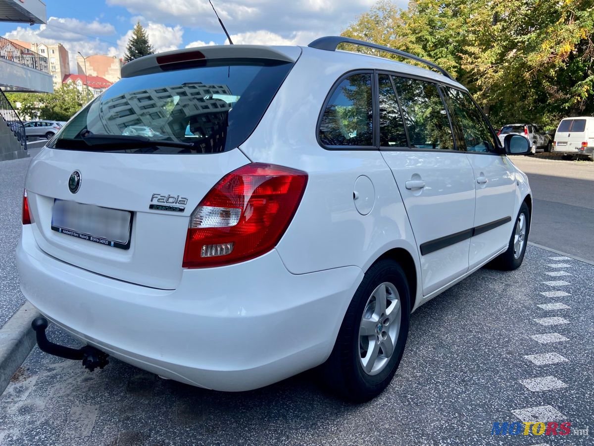 2008' Skoda Fabia photo #4