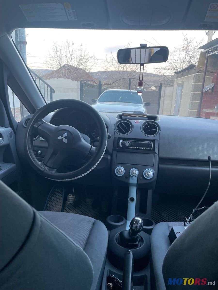 2004' Mitsubishi Colt photo #6