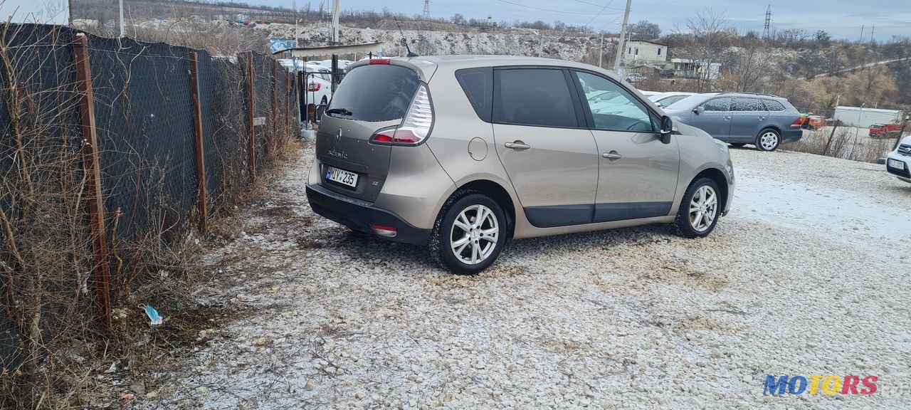 2012' Renault Scenic photo #5