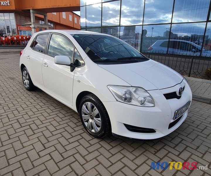 2008' Toyota Auris photo #2