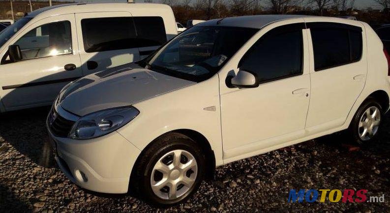 2012' Dacia Sandero photo #1