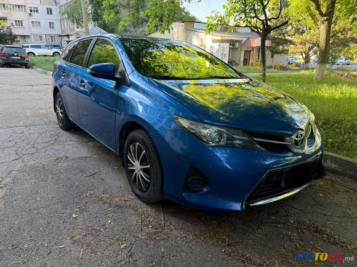 2015' Toyota Auris photo #1