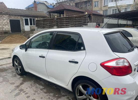 2010' Toyota Auris photo #2