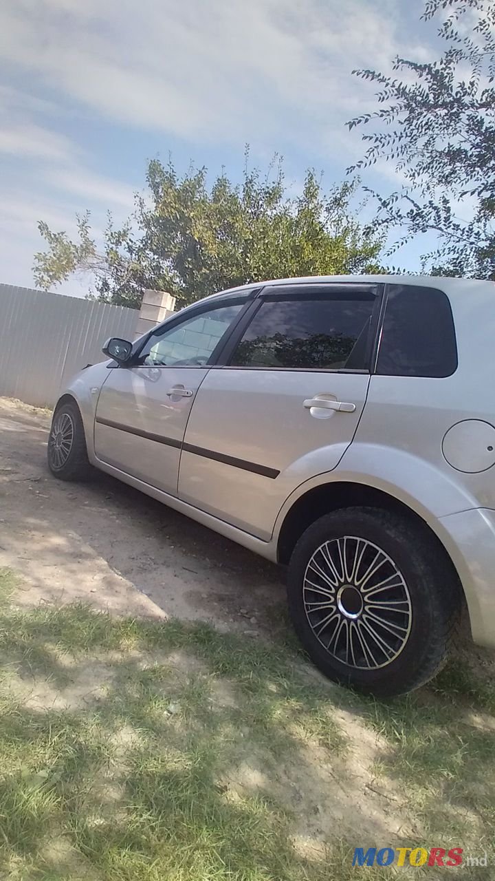 2005' Ford Fiesta photo #2