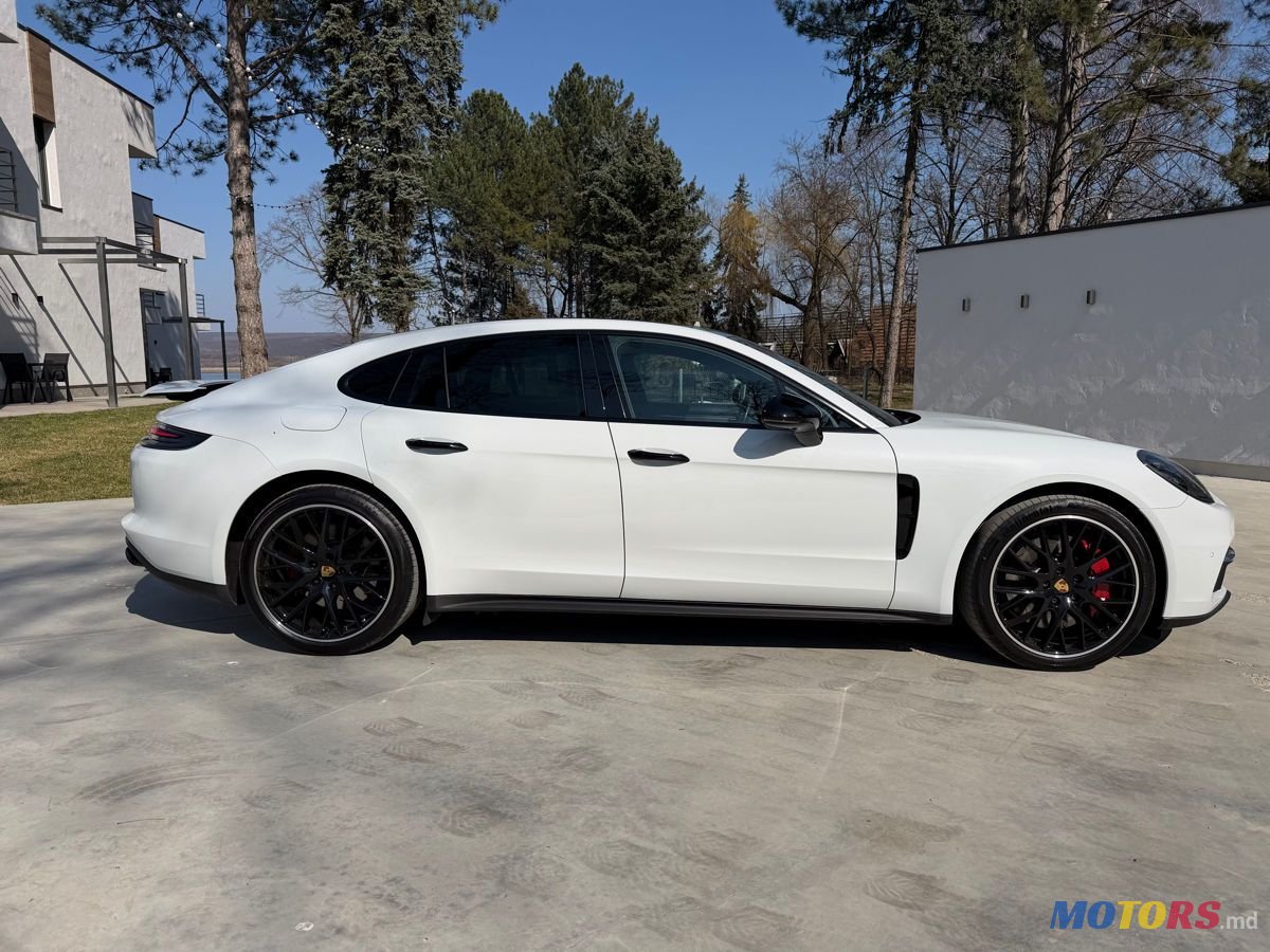 2017' Porsche Panamera photo #4