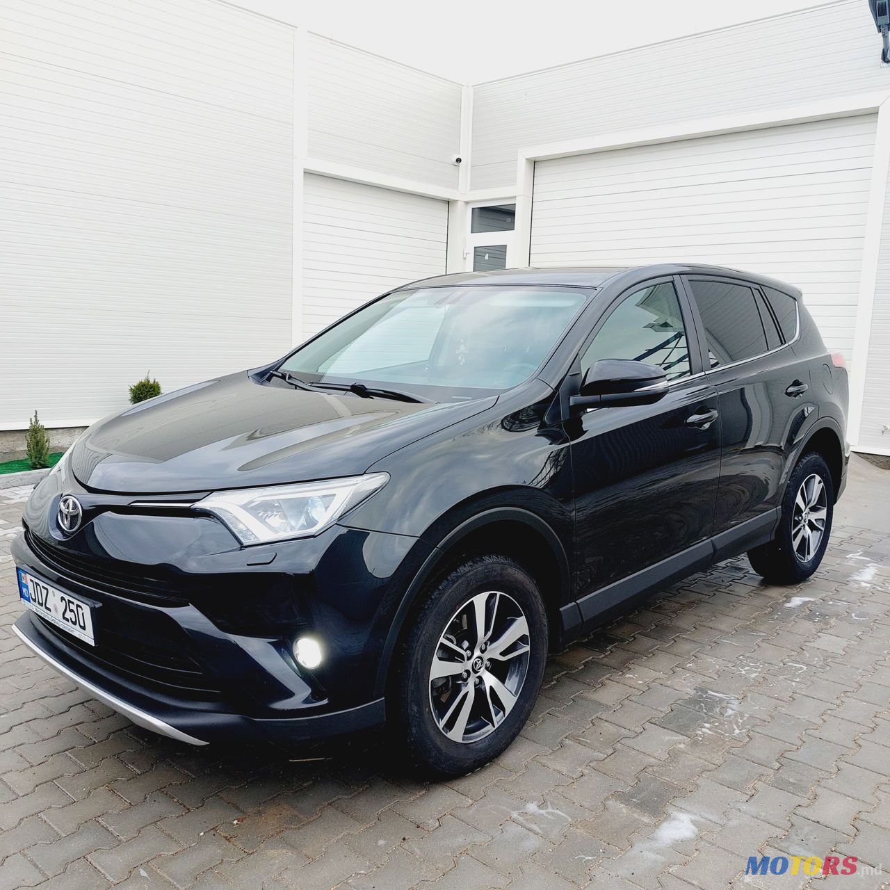 2015' Toyota RAV4 photo #1