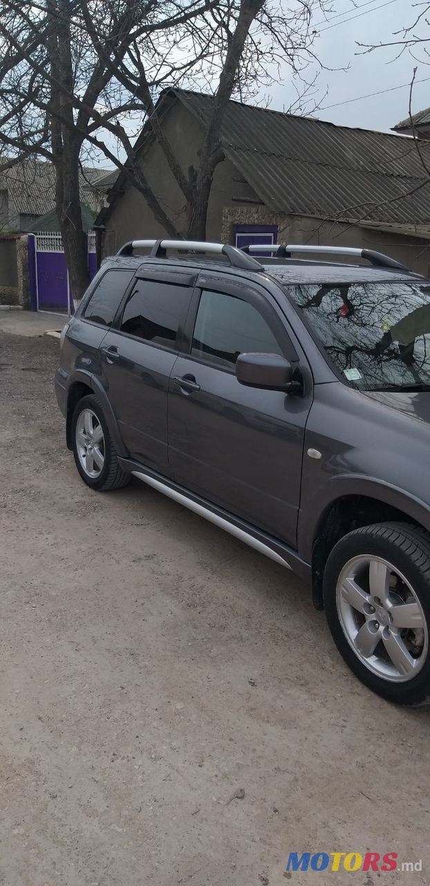 2006' Mitsubishi Outlander photo #4