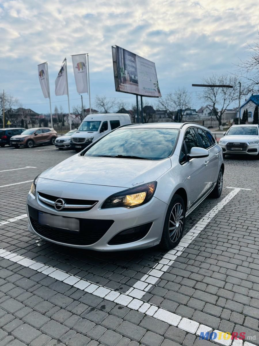 2013' Opel Astra photo #1