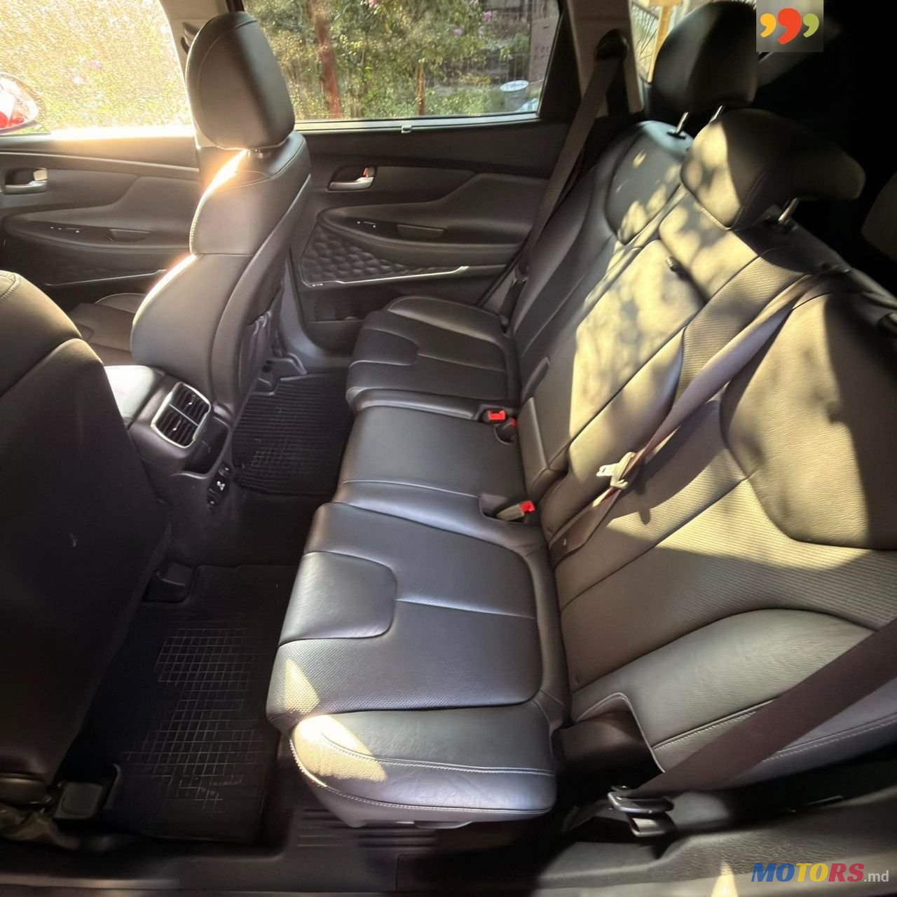 2020' Hyundai Santa Fe photo #2