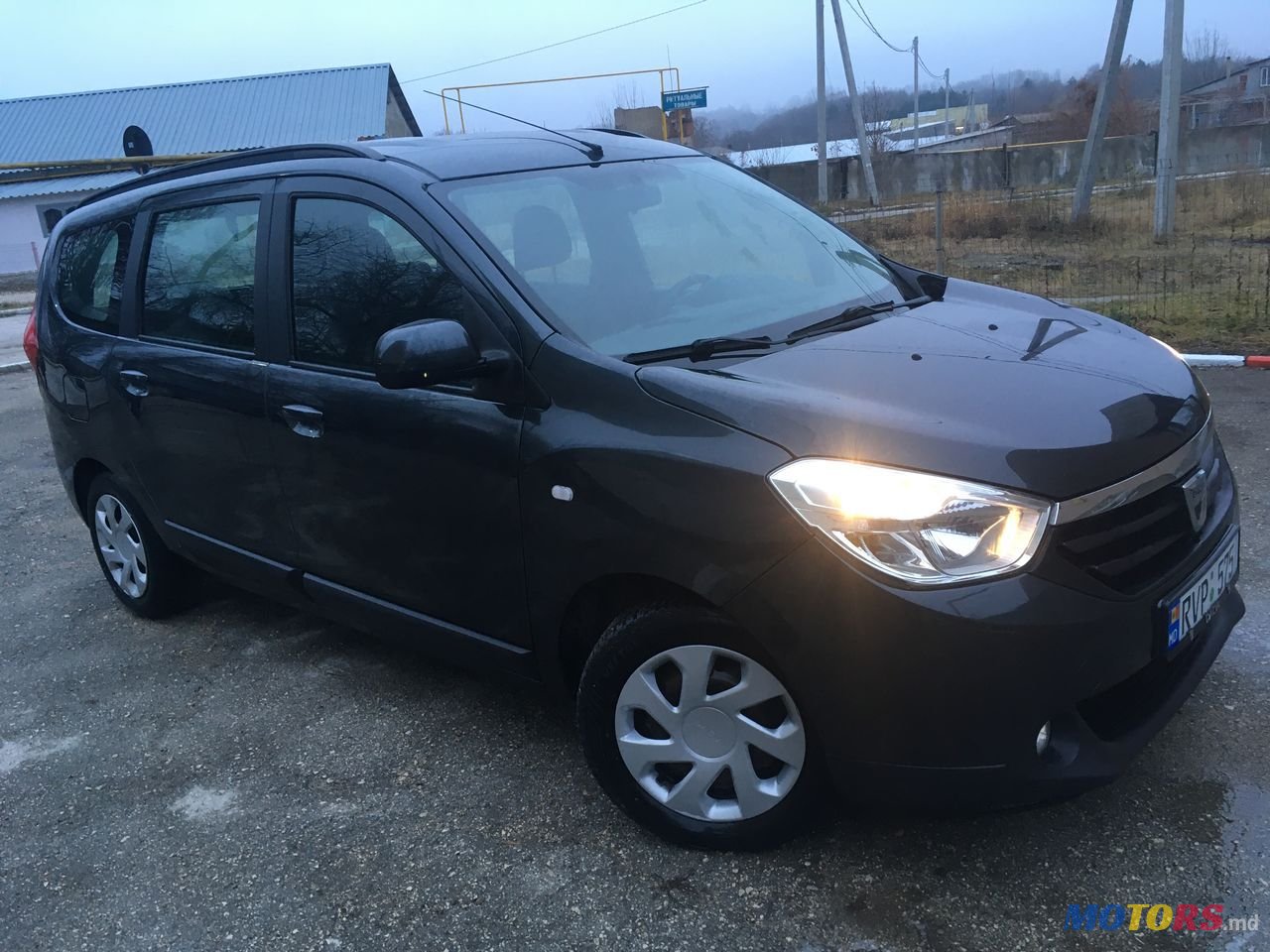 2013' Dacia Lodgy photo #2