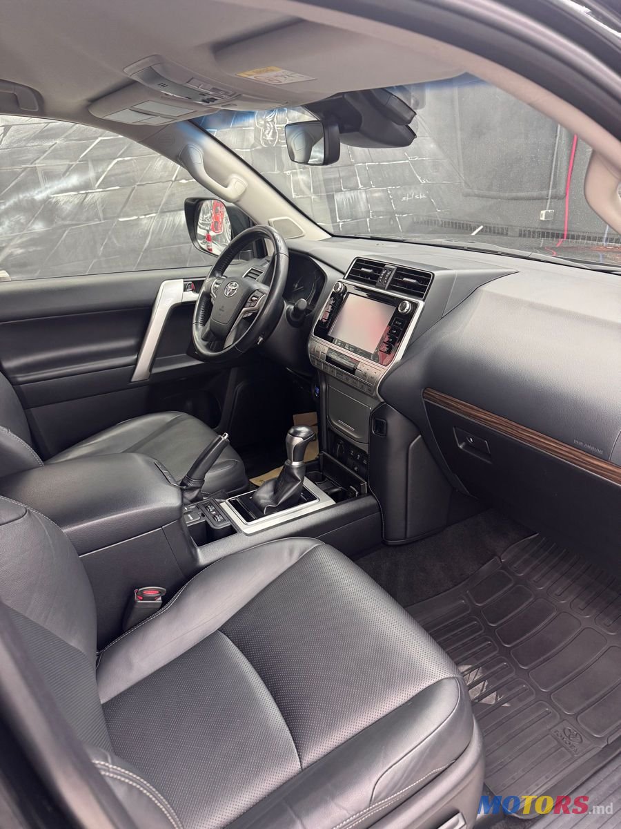 2019' Toyota Land Cruiser Prado photo #5