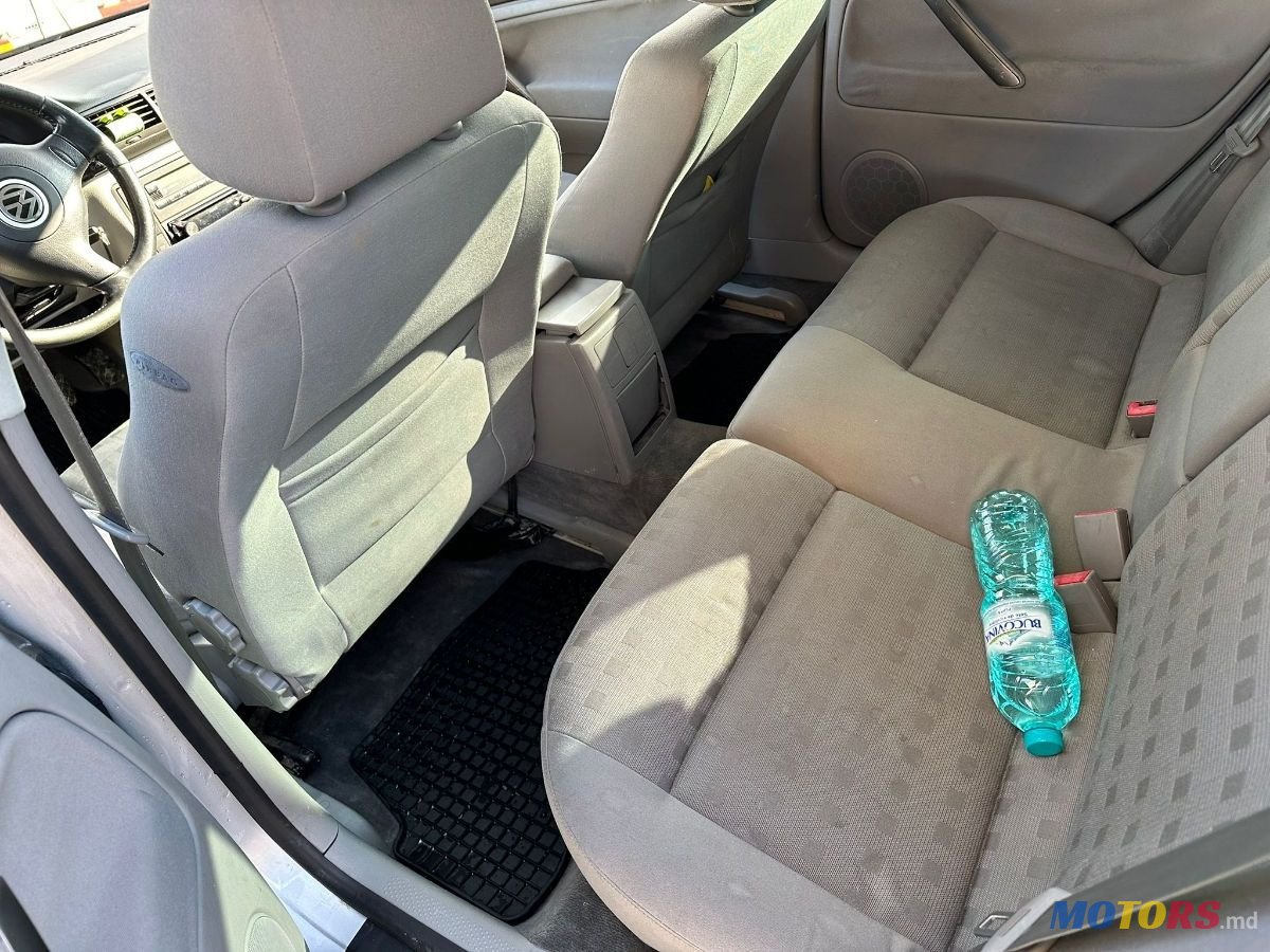 2002' Volkswagen Passat photo #5