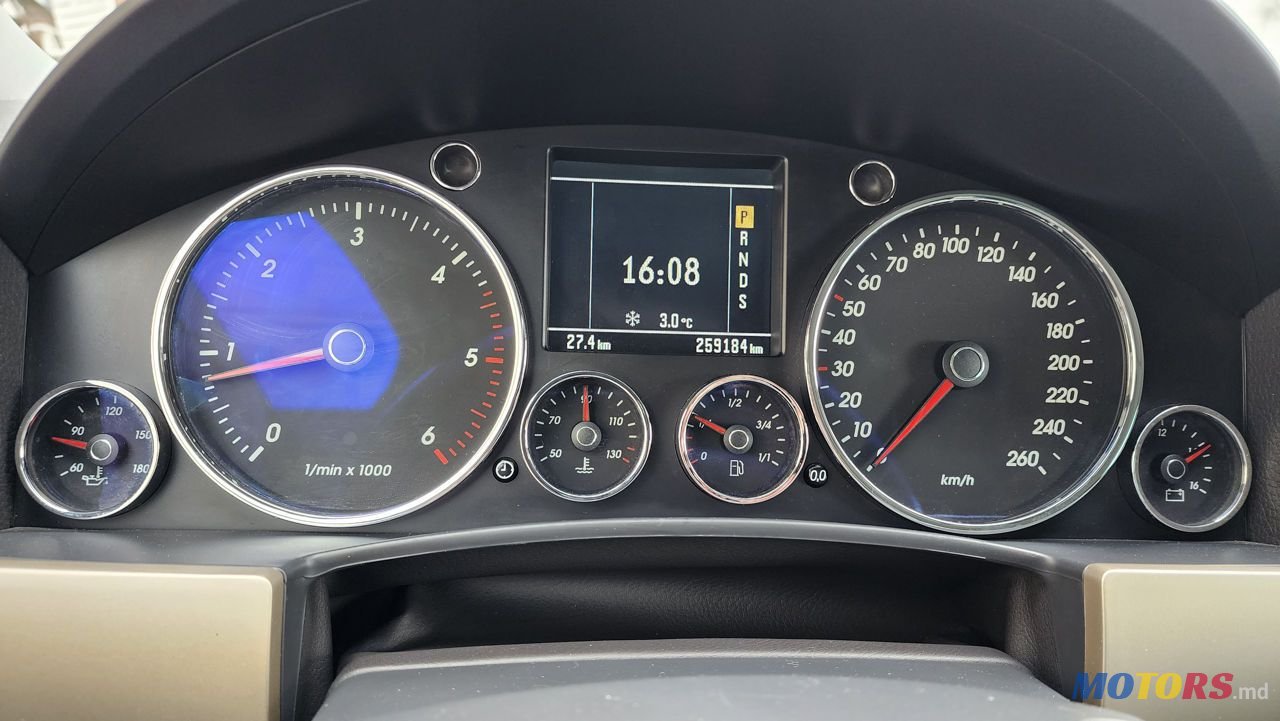 2005' Volkswagen Touareg photo #6