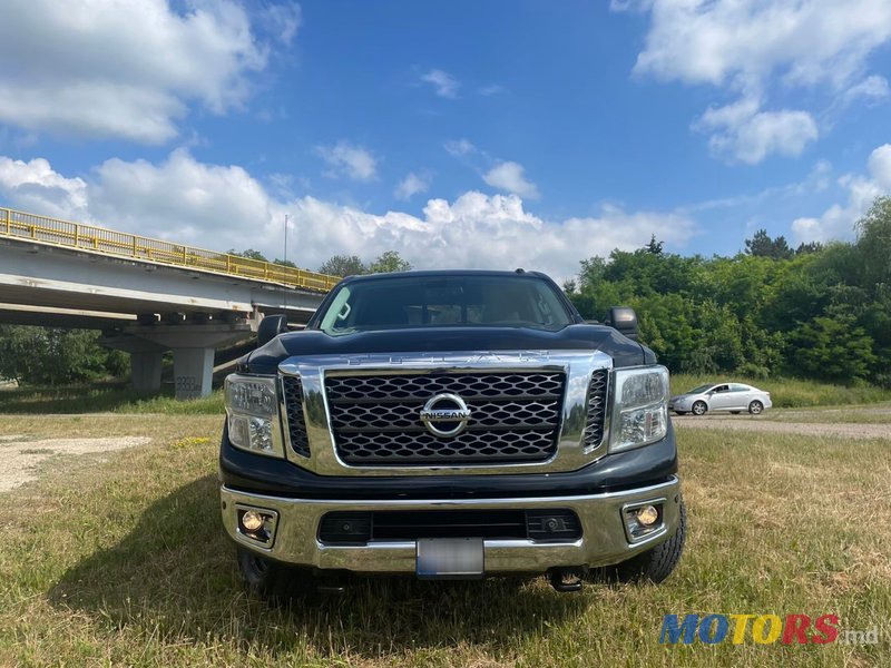 2016' Nissan Titan photo #2