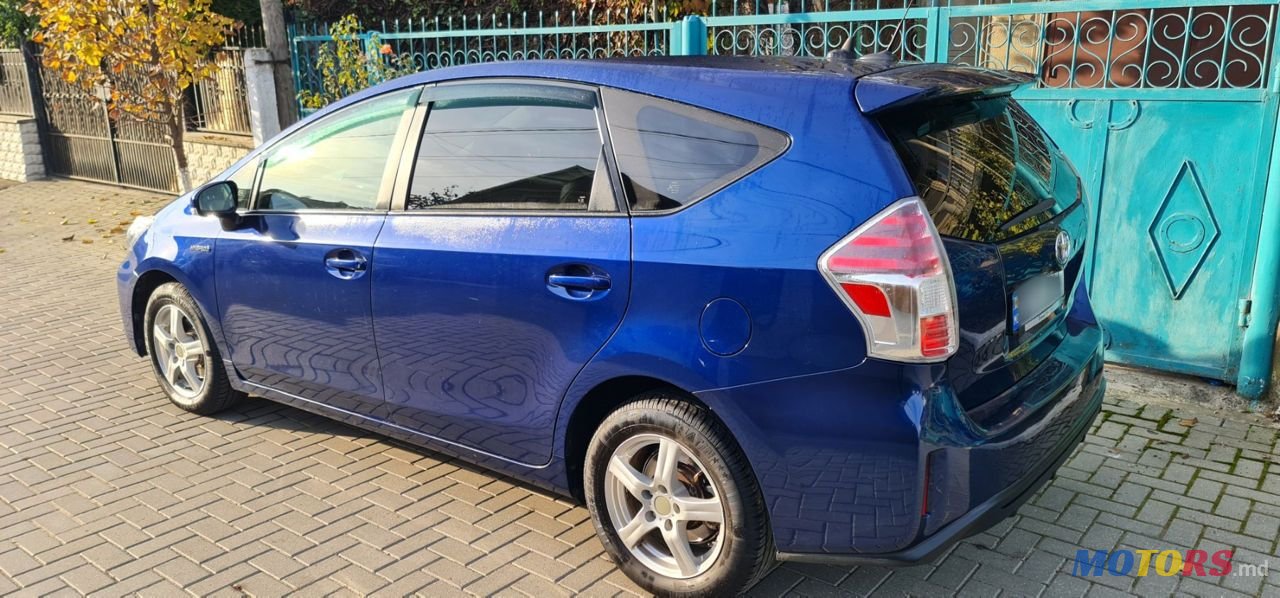 2015' Toyota Prius + photo #3