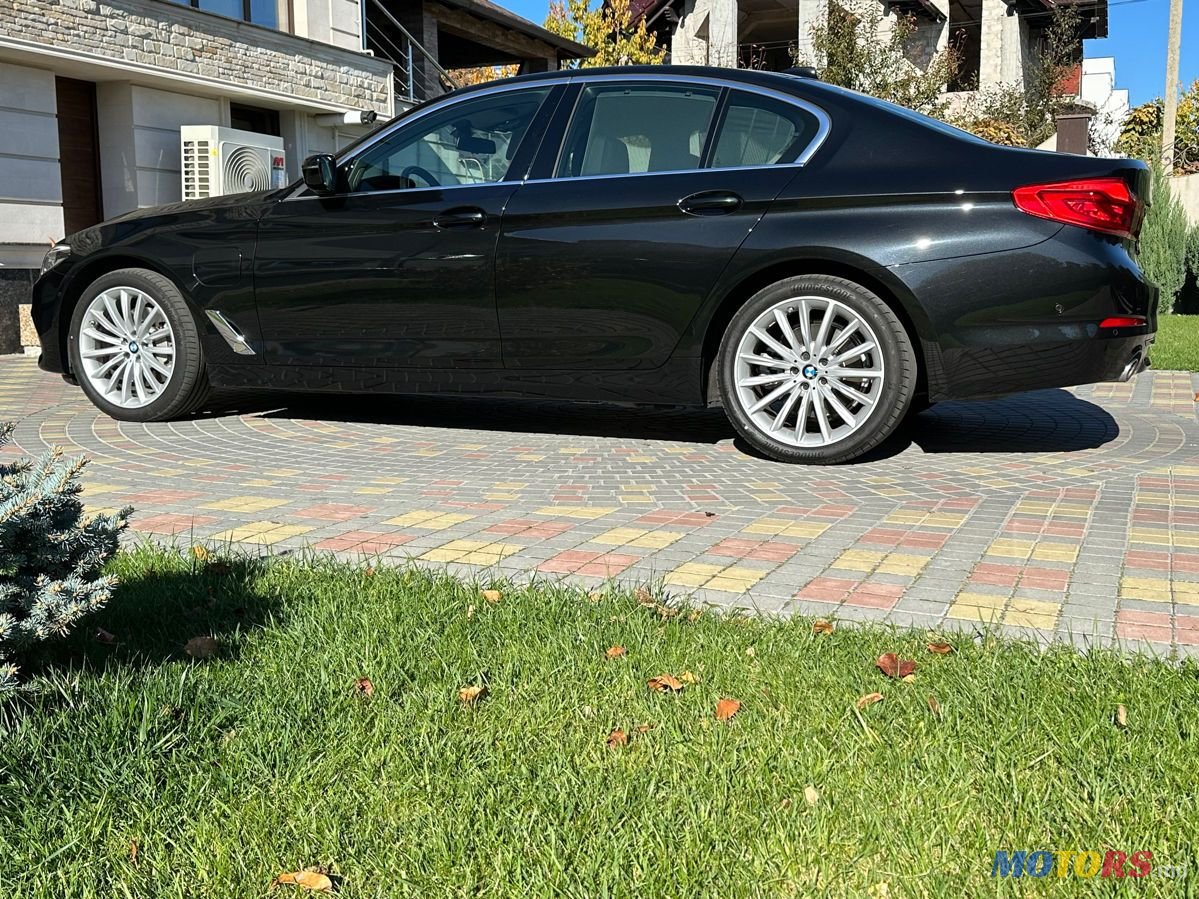 2020' BMW 5 Series photo #2