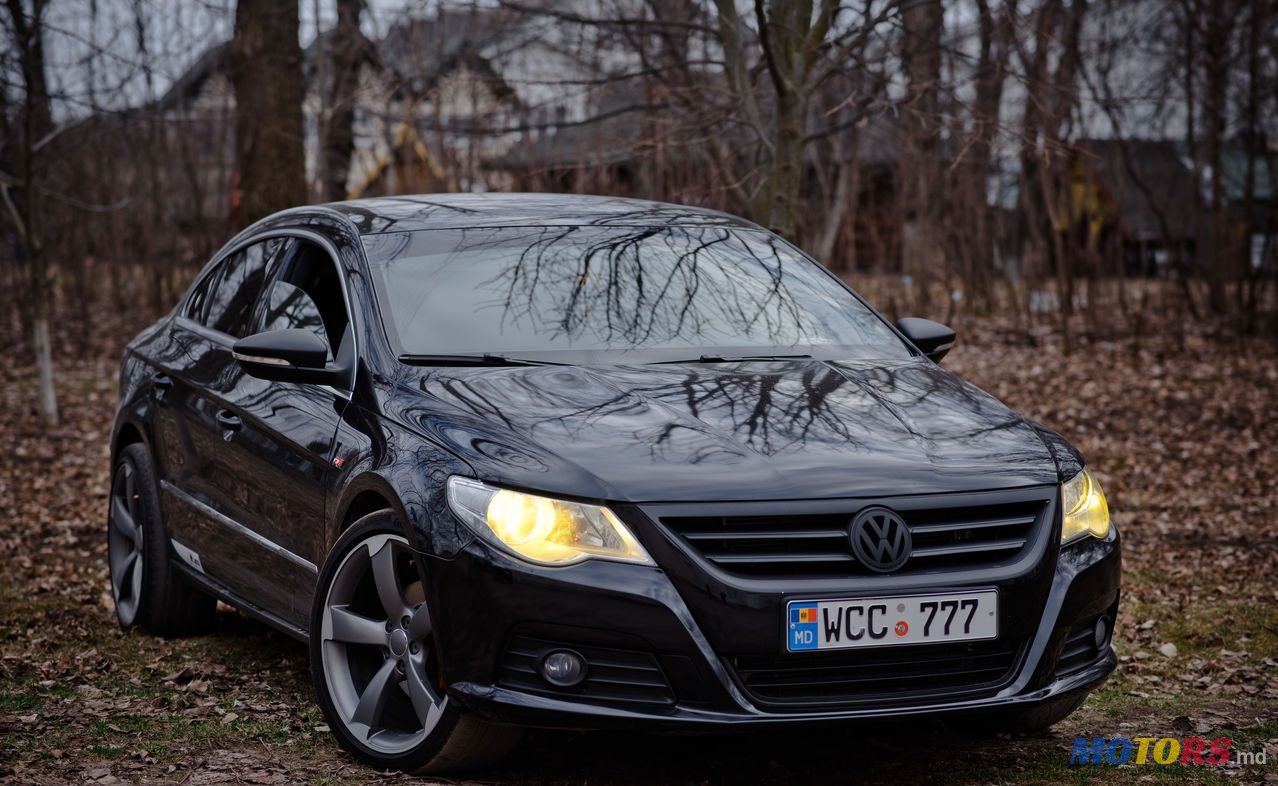 2010' Volkswagen Passat photo #3