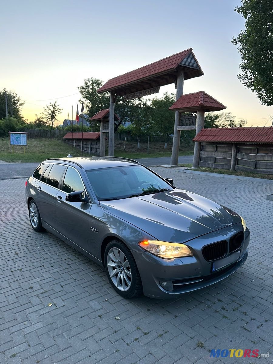 2010' BMW 5 Series Touring photo #5