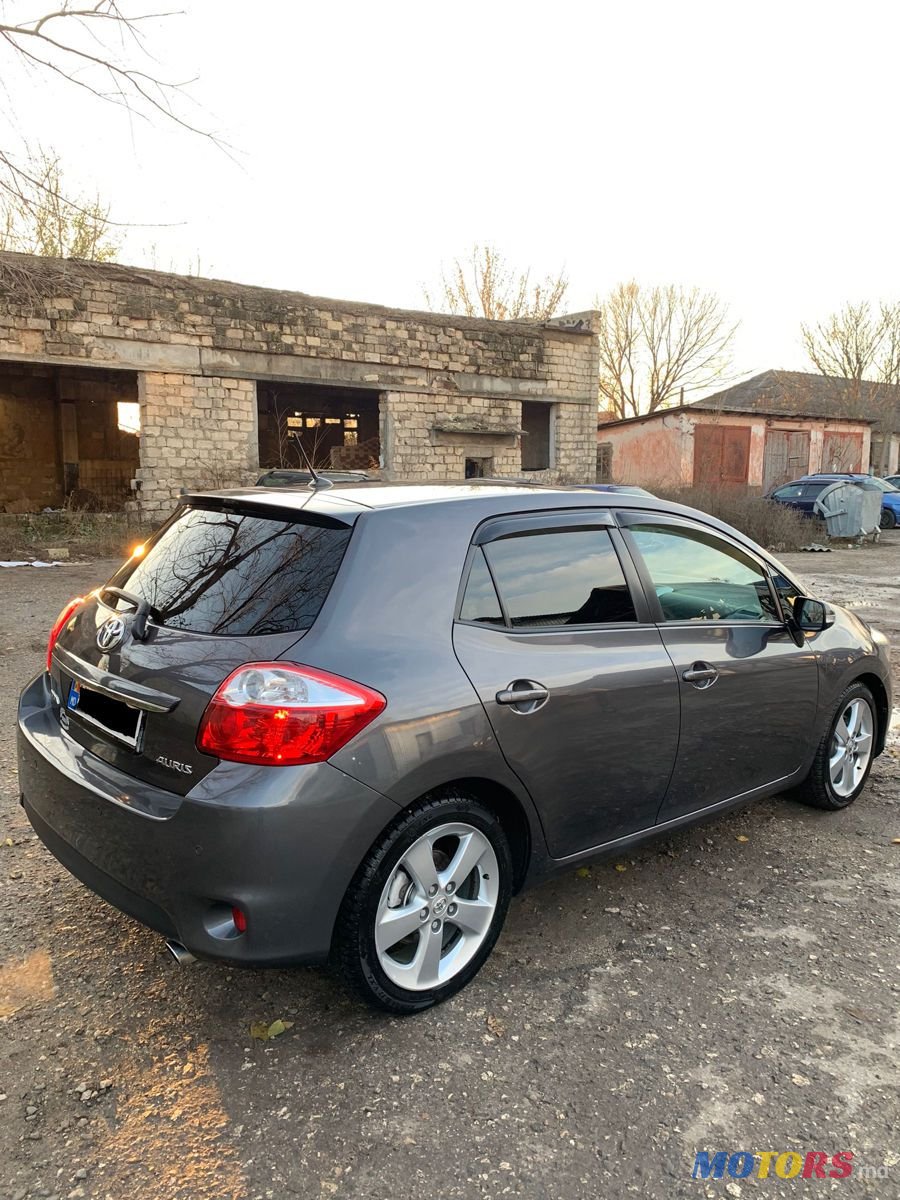 2010' Toyota Auris photo #3