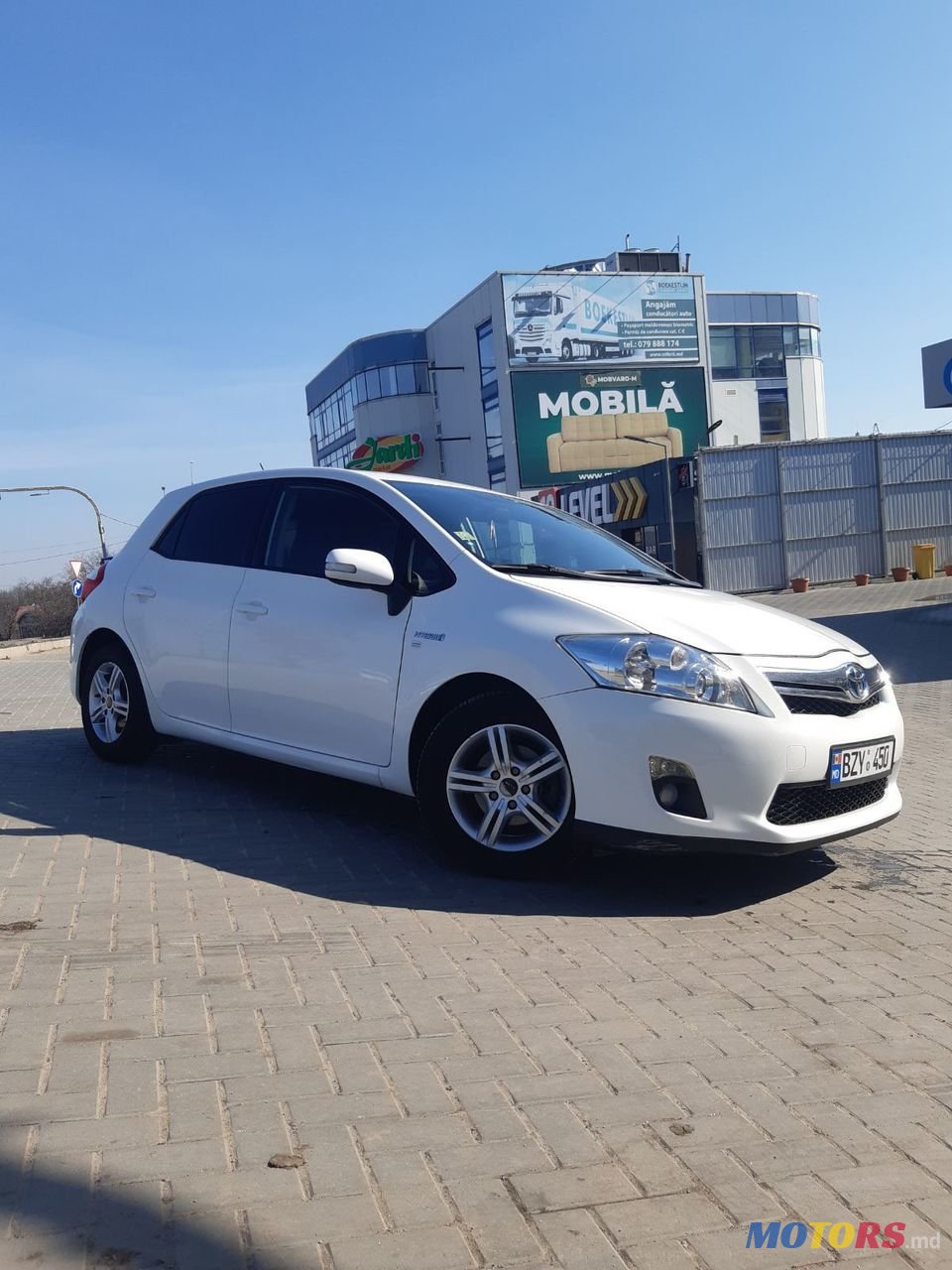 2010' Toyota Auris photo #3