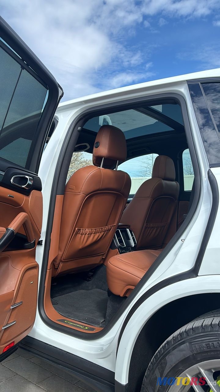 2017' Porsche Cayenne photo #5