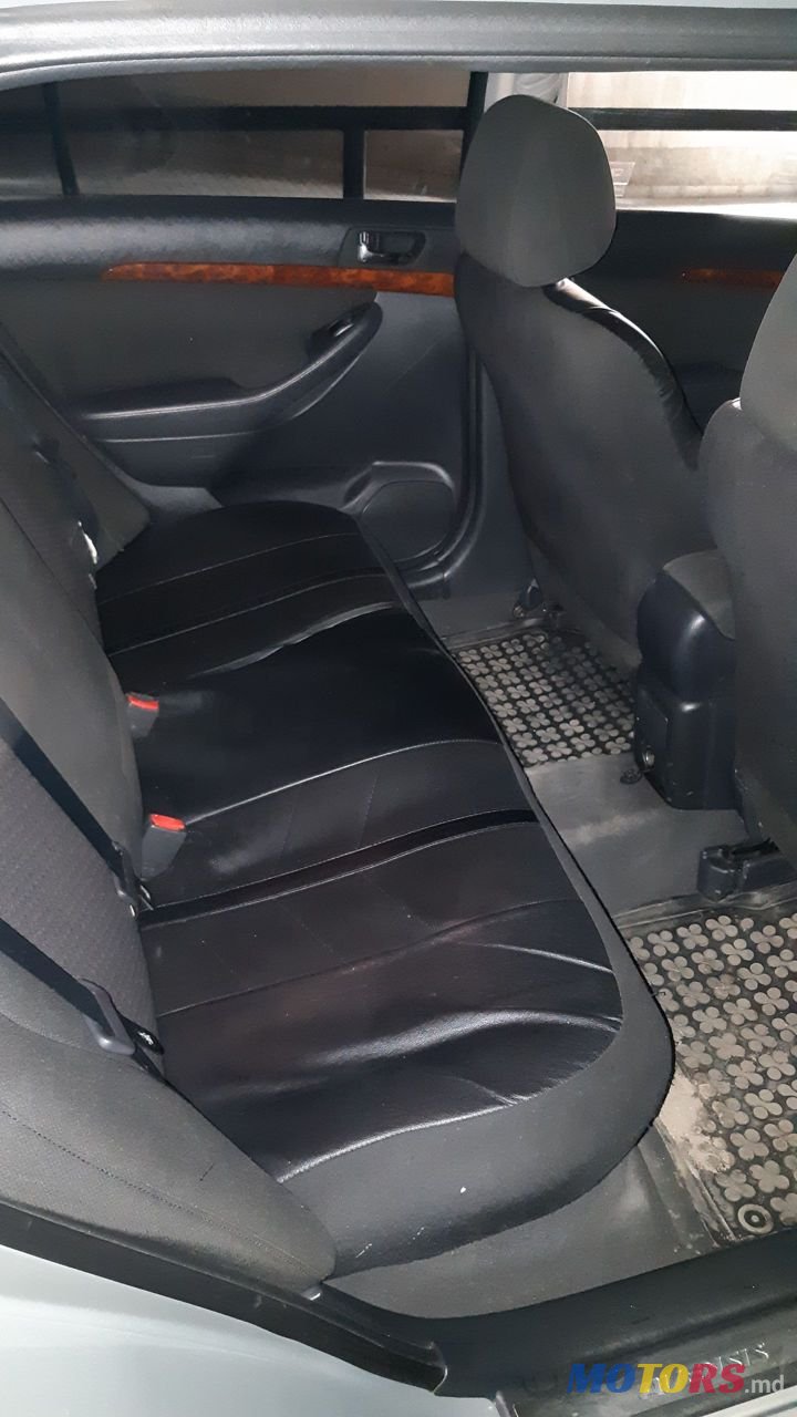 2006' Toyota Avensis photo #6